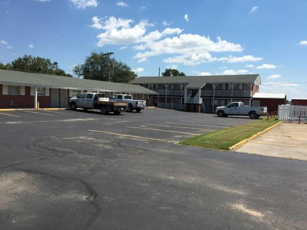 Guest House Motel Chanute Bagian luar foto
