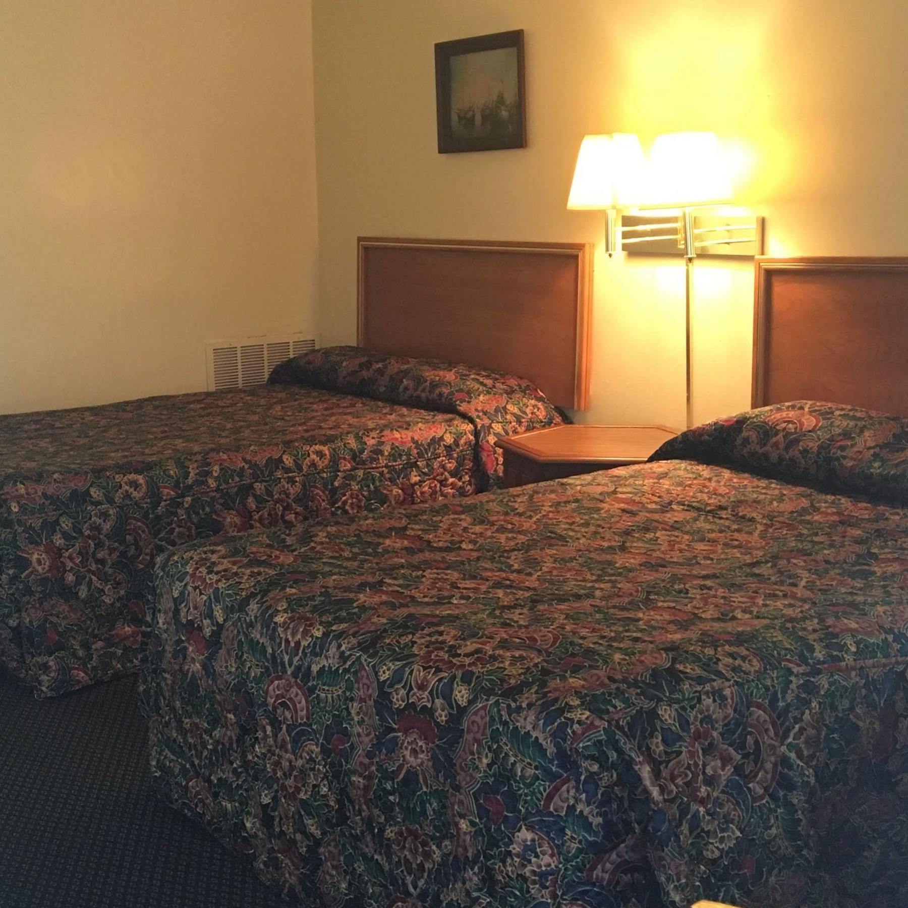 Guest House Motel Chanute Bagian luar foto