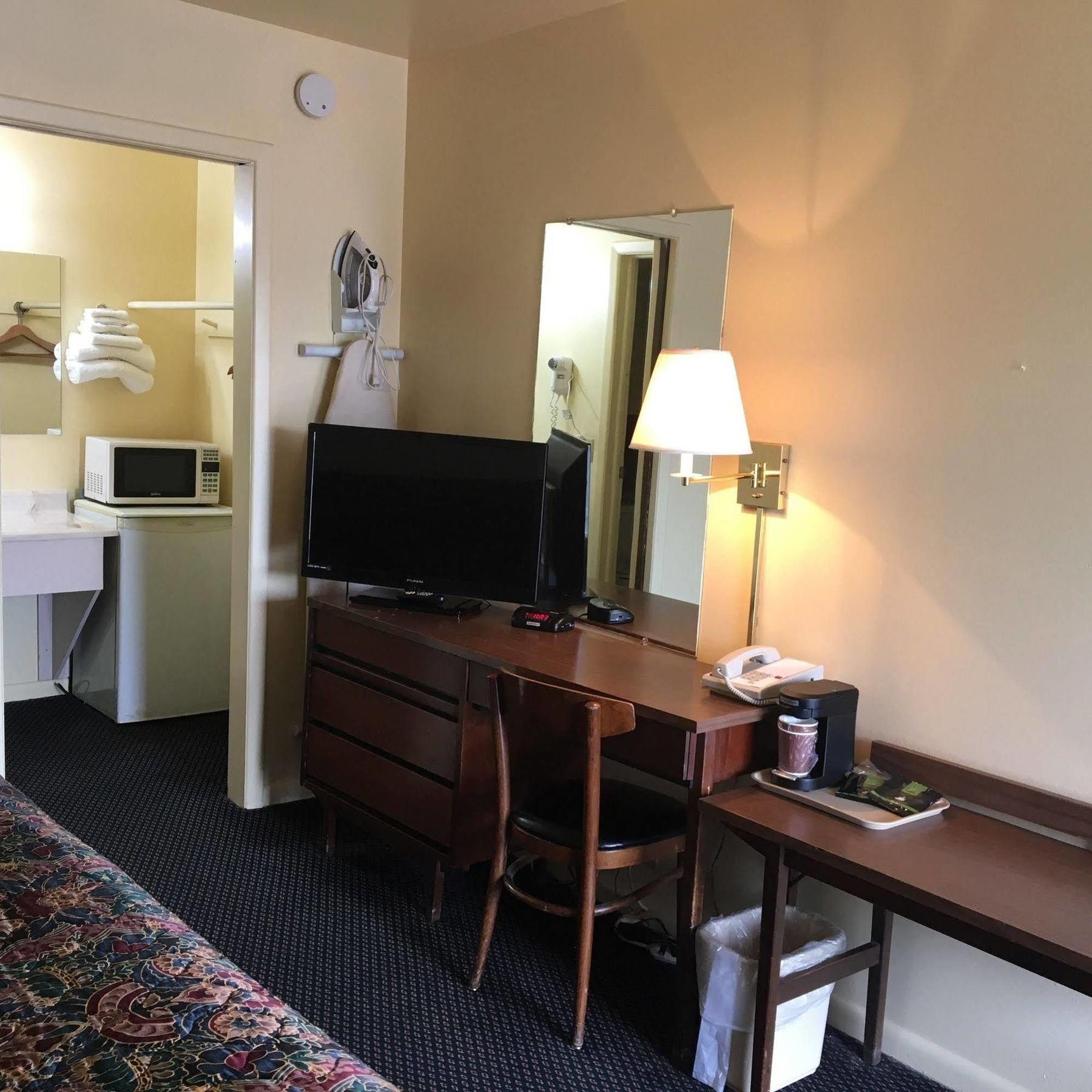 Guest House Motel Chanute Bagian luar foto