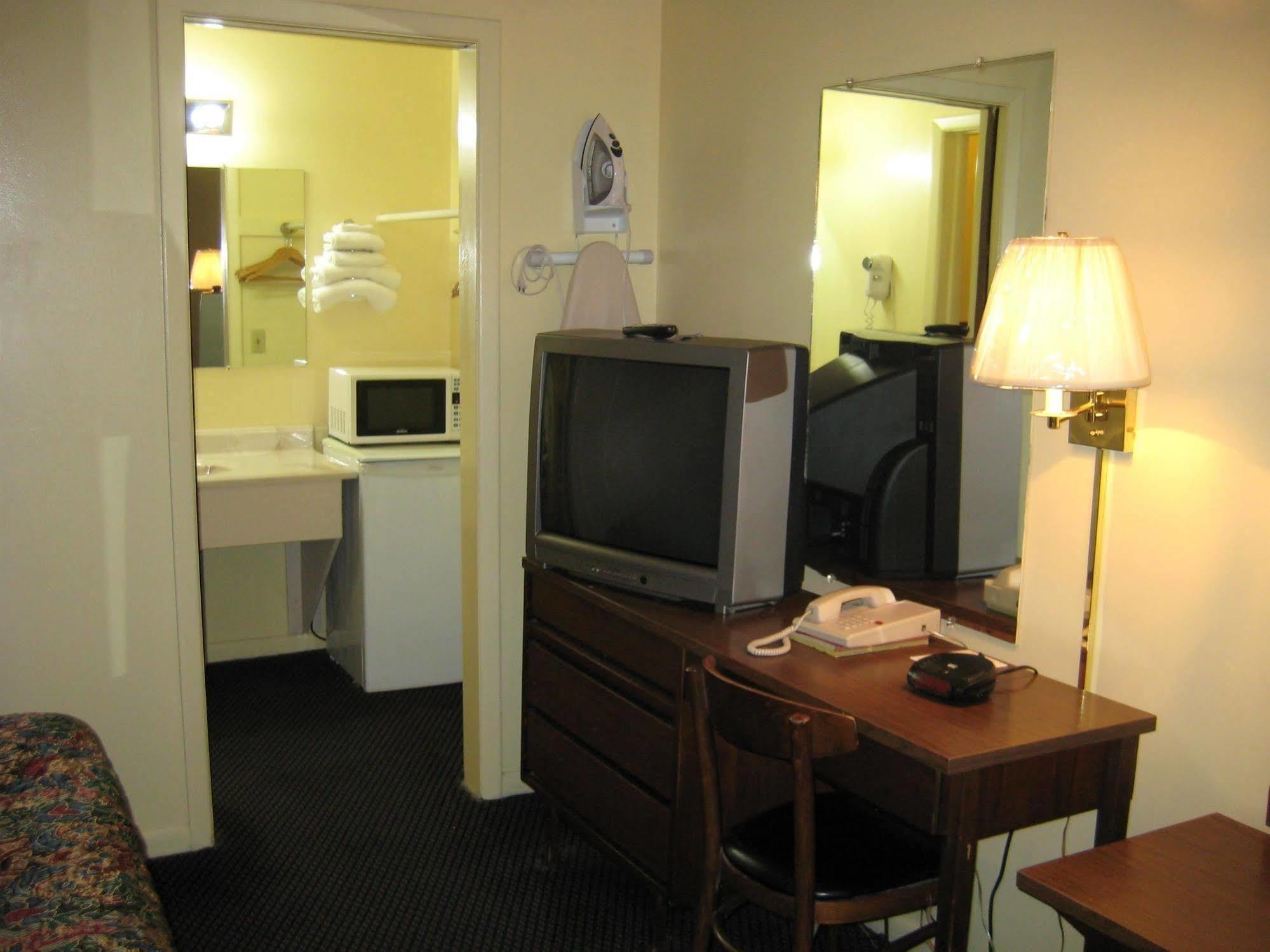 Guest House Motel Chanute Ruang foto