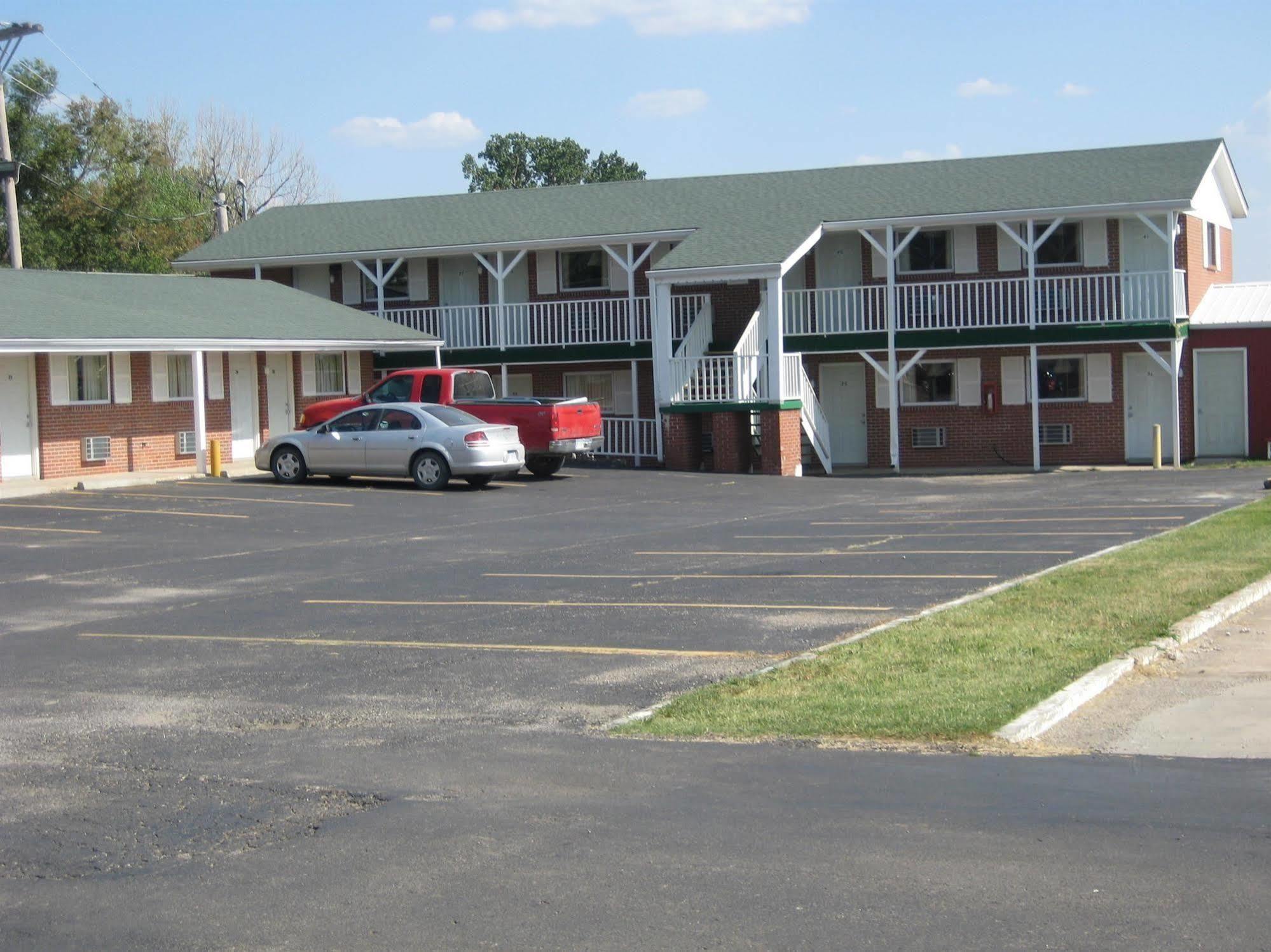 Guest House Motel Chanute Bagian luar foto